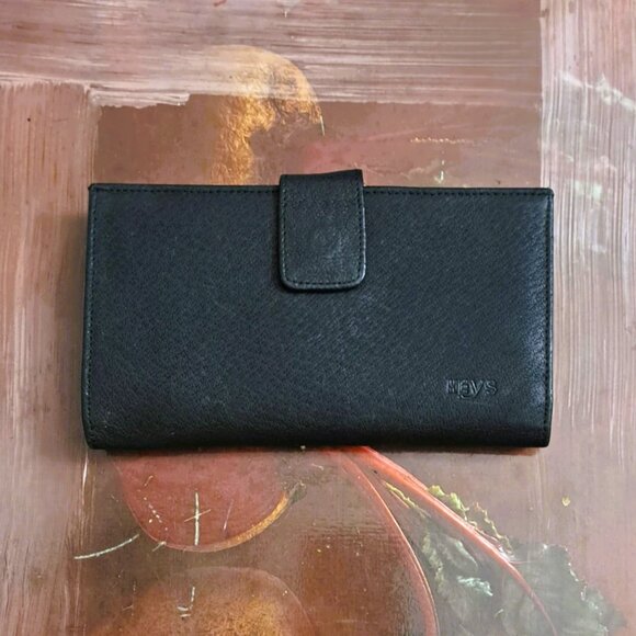 Heys Genuine Leather Made in Canada Medium - Picture 1 of 5